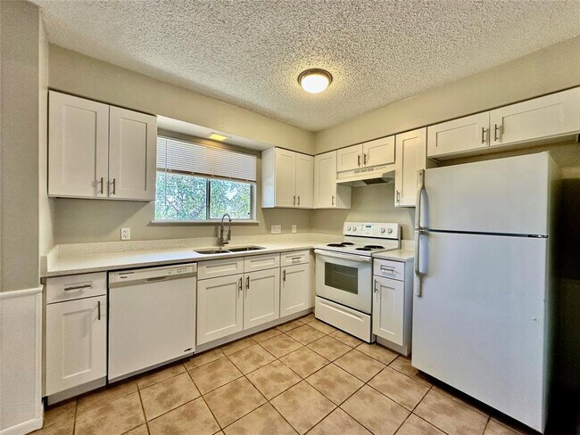 Building Photo - 12310 Willow Wild Dr