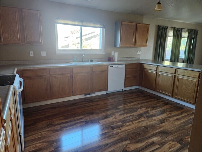 Building Photo - Charming Highland Ranch home 3bed/2ba/2 ca...