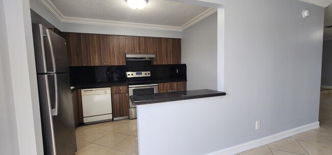 Building Photo - 2503 Seaside Dr