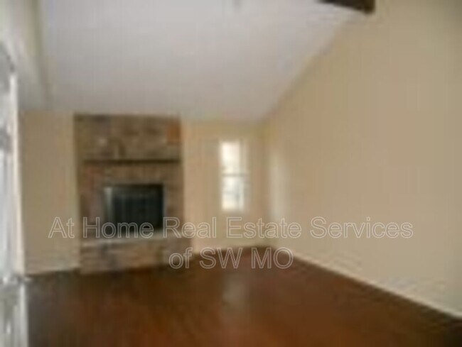 Building Photo - 936 S Main Ave