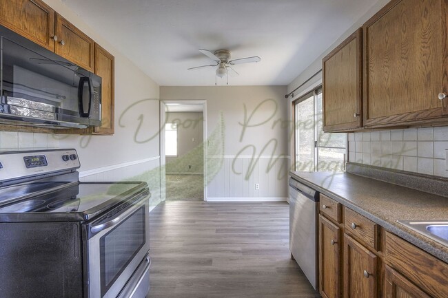 Building Photo - FINISHED BASEMENT WITH KITCHEN AND BATHROO...