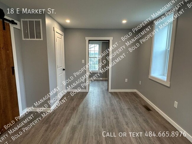 Building Photo - 18 E Market St