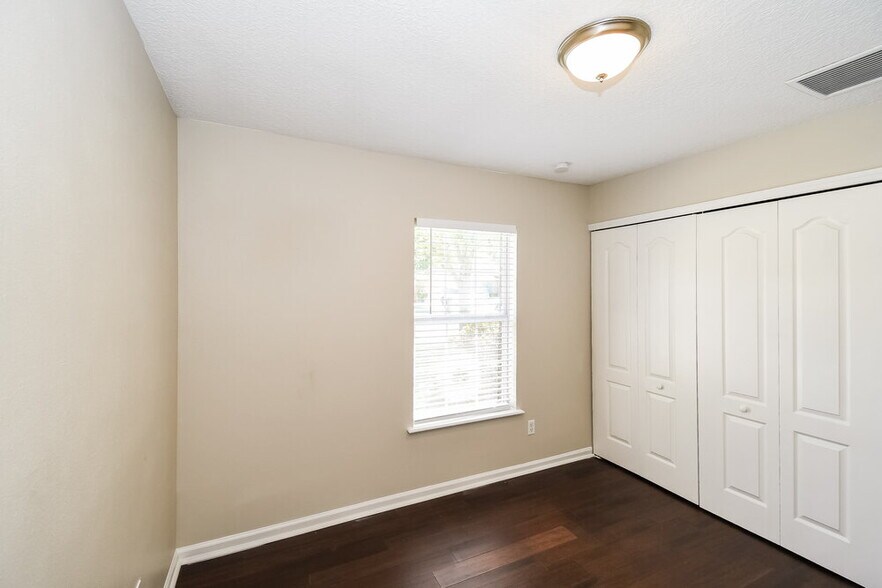 Building Photo - 7068 Beekman Lake Dr