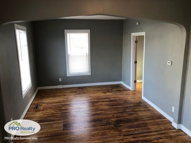 Building Photo - 3 Bedroom House in St. Paul