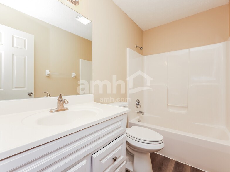 Building Photo - 5692 Cottonwood Ct