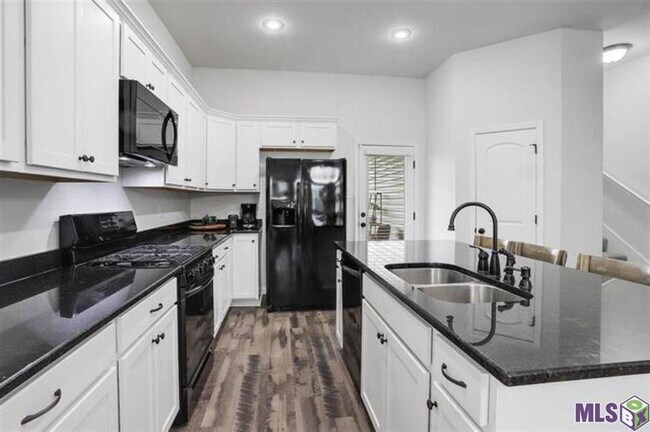 Building Photo - 4 Bedroom Home in Hunters Trace