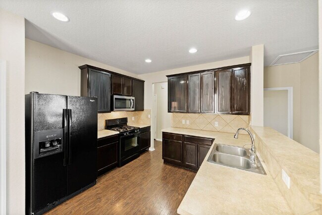 Building Photo - Flexible 5-Bedroom Rental Home in Alamo Ra...
