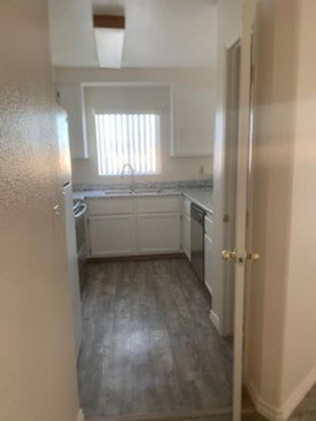Building Photo - Updated 2 bedroom unit in Colorado Bay!!