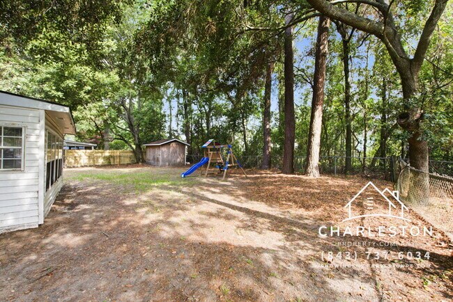 Building Photo - 1860 Piper Dr