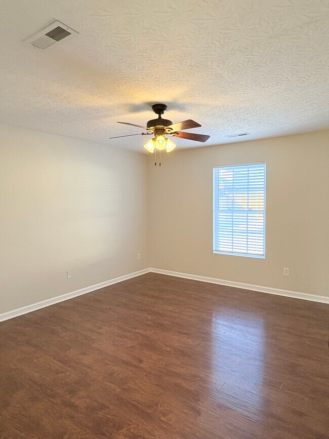 Building Photo - 401 Catalpa Cir