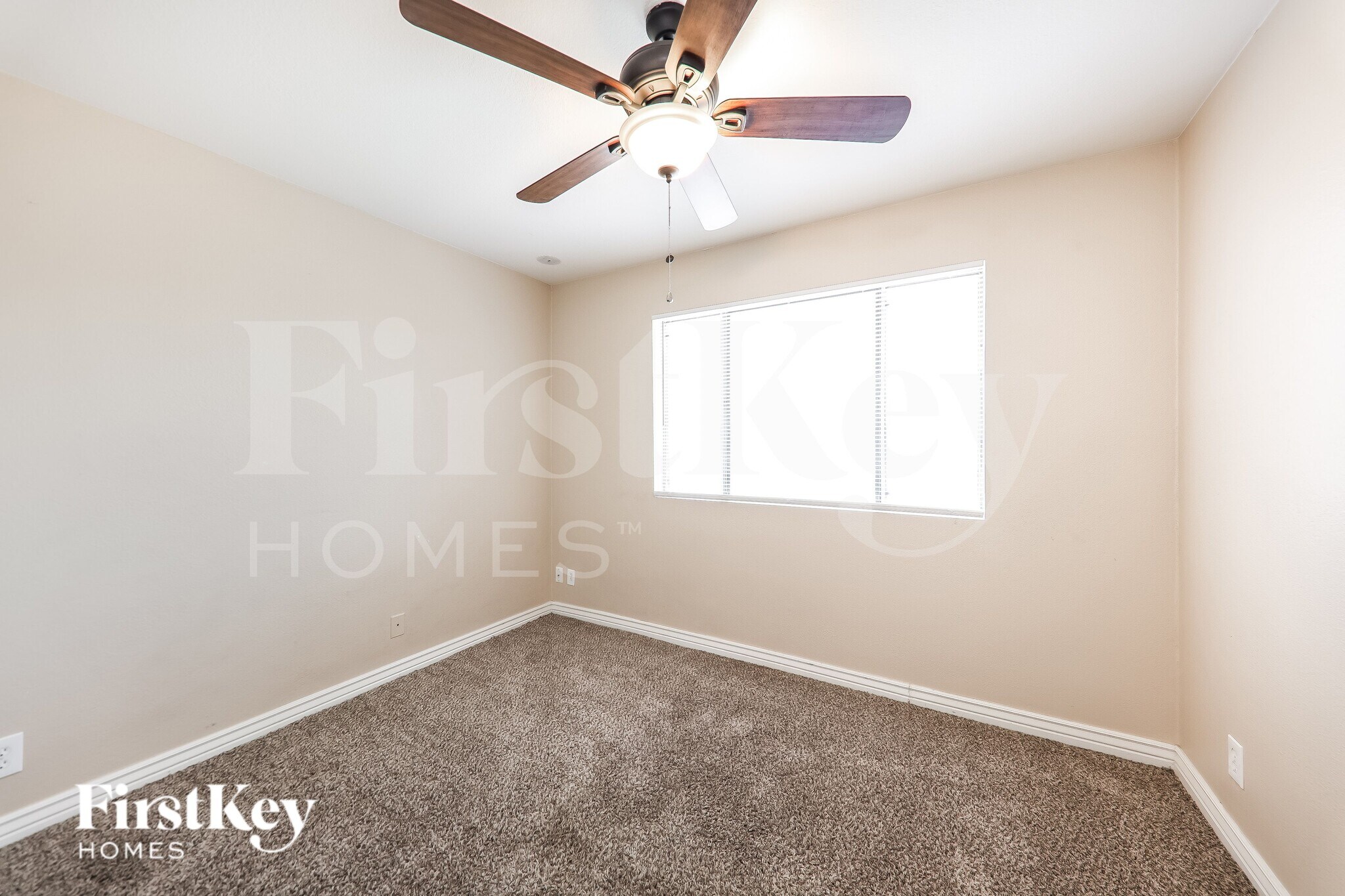 Building Photo - 9044 N 52nd Dr