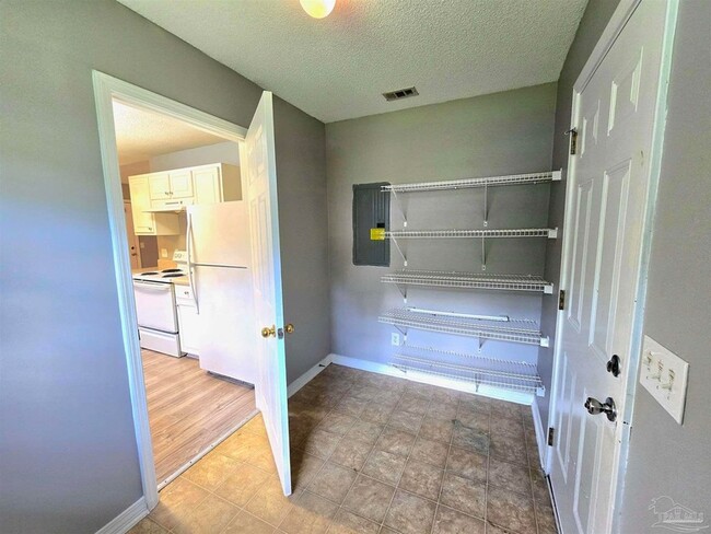 Building Photo - 6718 Fort Deposit Dr