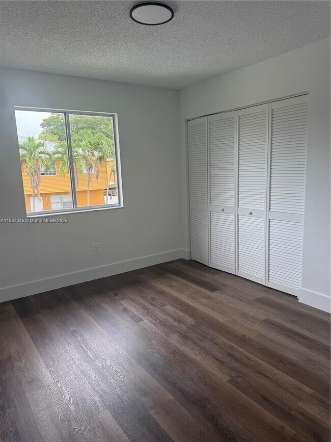 Building Photo - 447 Corte Madera Ln