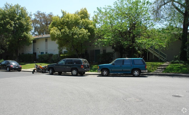 Building Photo - Oak Rim Apartments