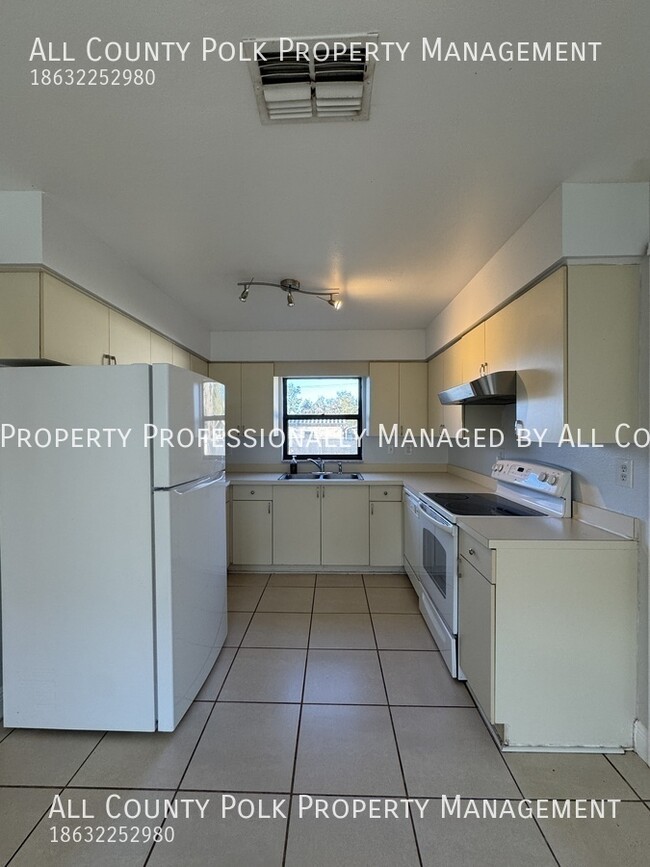 Building Photo - Spacious 3 Bedroom Home for Rent