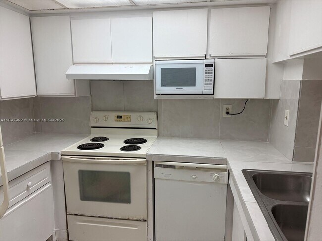 Building Photo - 8305 SW 152nd Ave