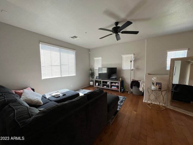 Building Photo - 2910 E Dunbar Dr