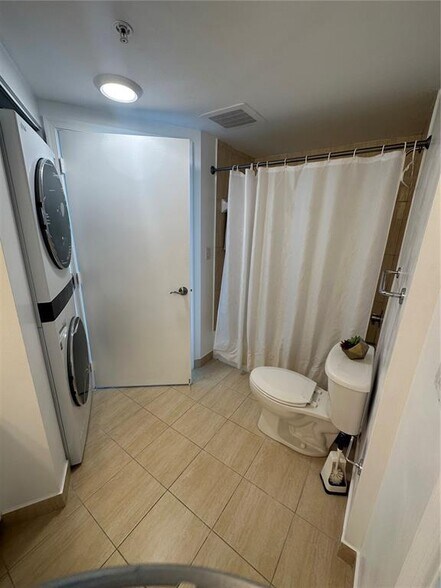 Building Photo - 1750 N Bayshore Dr