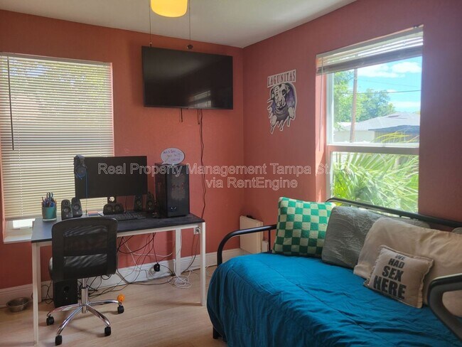 Building Photo - 1711 E New Orleans Ave