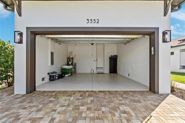 Building Photo - 3552 Hibiscus Ave