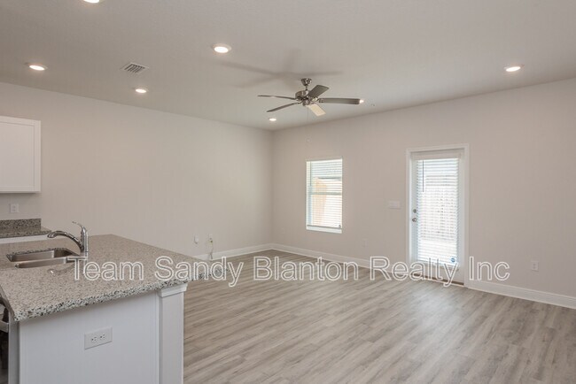 Building Photo - 8706 Meadow Flower Ln