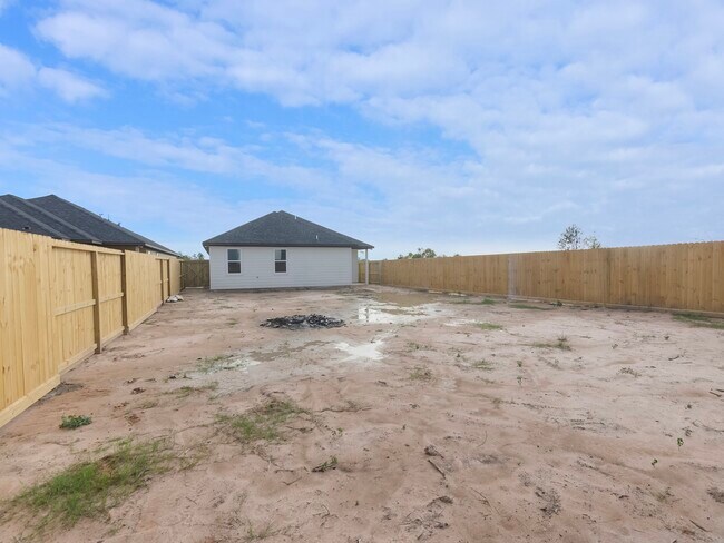 Building Photo - 327 Rd 5840