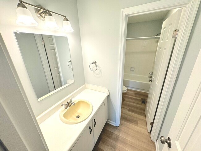 Building Photo - 2 bed 3 bath home in Virginia Beach