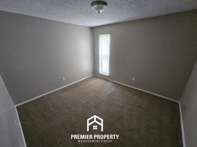 Building Photo - Charming 3BR/2BA Home in 38141 | Vaulted Ceilings, Fireplace & 2-Car Garage