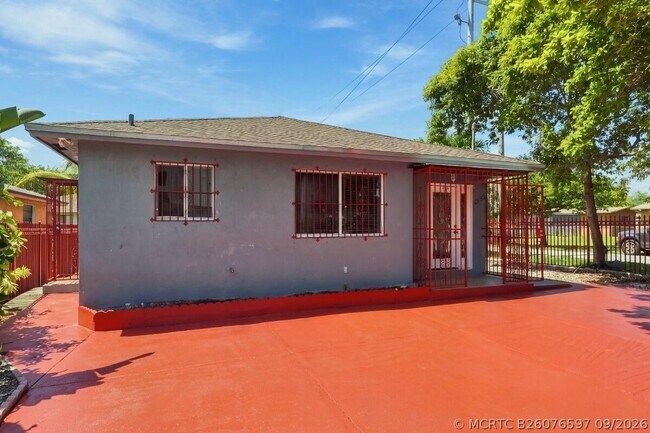Building Photo - 4952 NW 21st Ave
