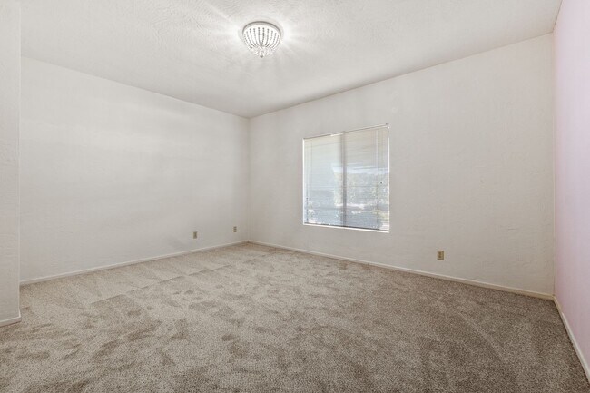 Building Photo - Ocean View Prime Location