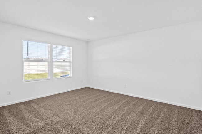 Building Photo - Almost New Home