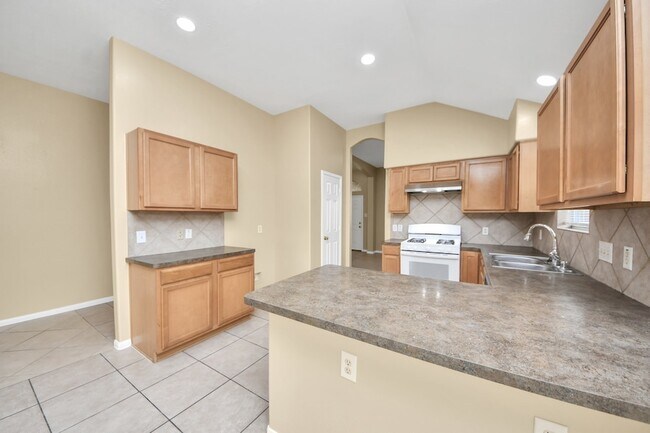 Building Photo - 8431 Taraglen Ct
