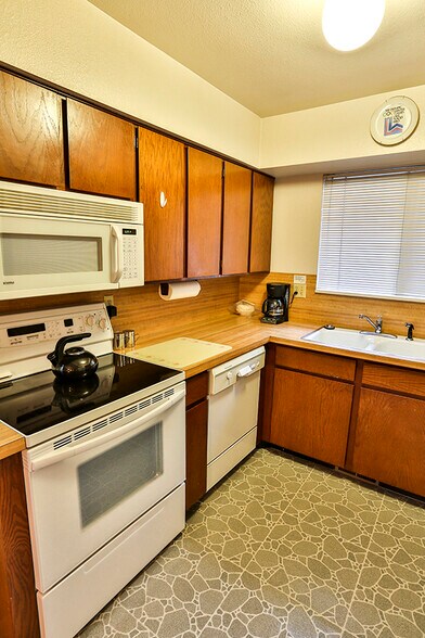 Building Photo - 3298 E Fort Union Blvd