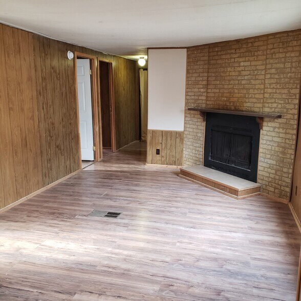 Building Photo - 301 S Johnson Ave