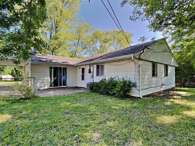 Building Photo - MOVE IN SPECIAL! 3 bed 1 bath in Greenwood!