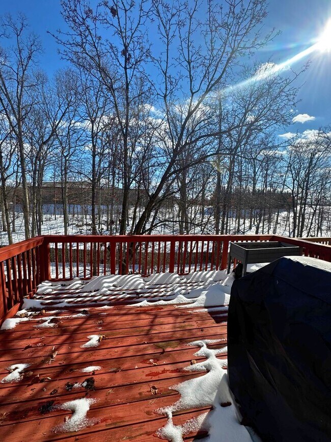 Building Photo - Well-Located 3BR, 2-Full, and 2-Half Bath Townhouse w/ One-Car Garage in Sterling, VA