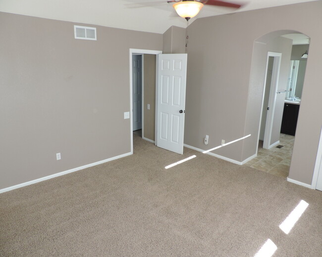 Building Photo - Conservatory 4 Bedroom Home (Available Imm...