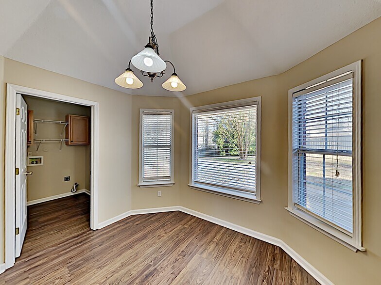 Building Photo - 1146 Red Fern Cir E