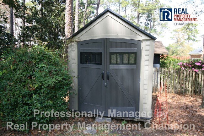 Building Photo - Immaculate 5 BD/3 BD Home w/Park Like Setting Near Cape Fear Country Club