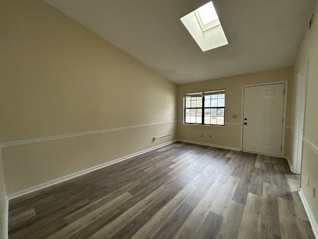 Building Photo - Apartment for Rent