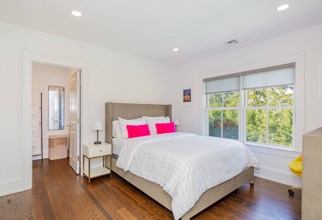 Building Photo - 20 Lighthouse Ln