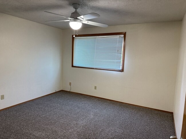 Building Photo - close to OSU, brand new carpet and floorin...