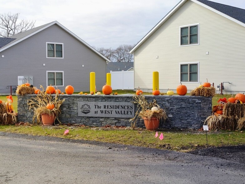 Building Photo - 34-34 W Valley Cir