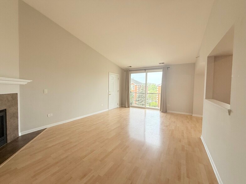 Building Photo - 16631 Liberty Cir
