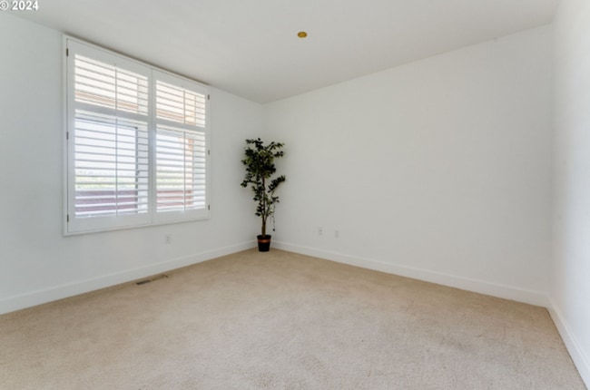 Building Photo - HALF MONTH FREE OF RENT Elegant Riverfront...