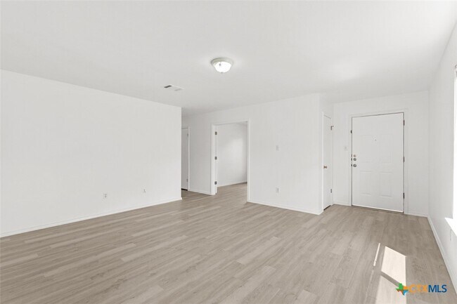 Building Photo - 112 James Lin Cir