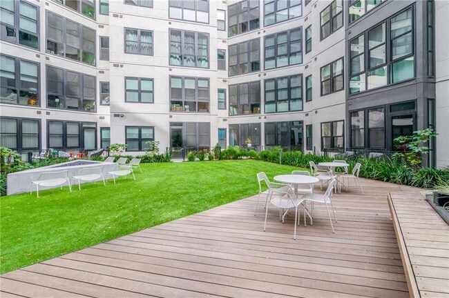 Building Photo - 800 Embassy Dr