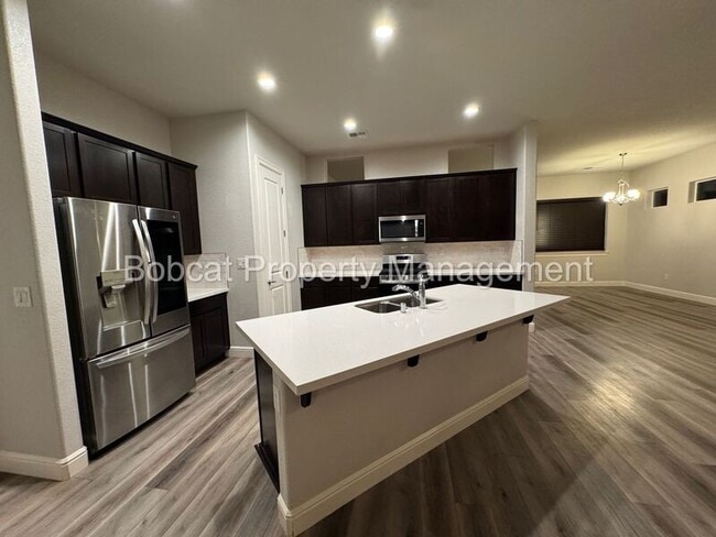 Building Photo - 925 Cranfield Ct