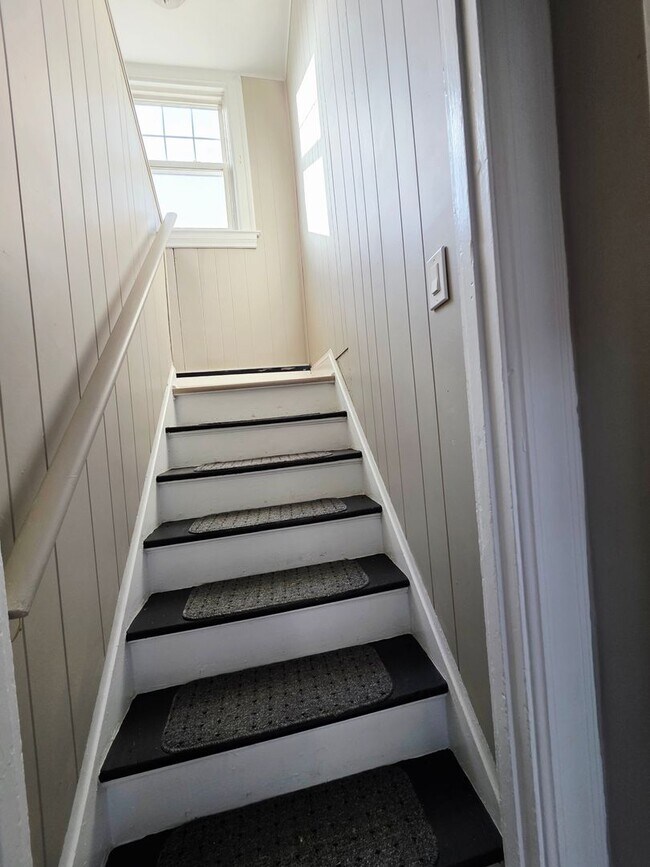 Building Photo - 20 Walnut St