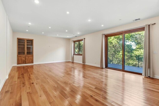 Building Photo - 3911 Pepper Tree Ct